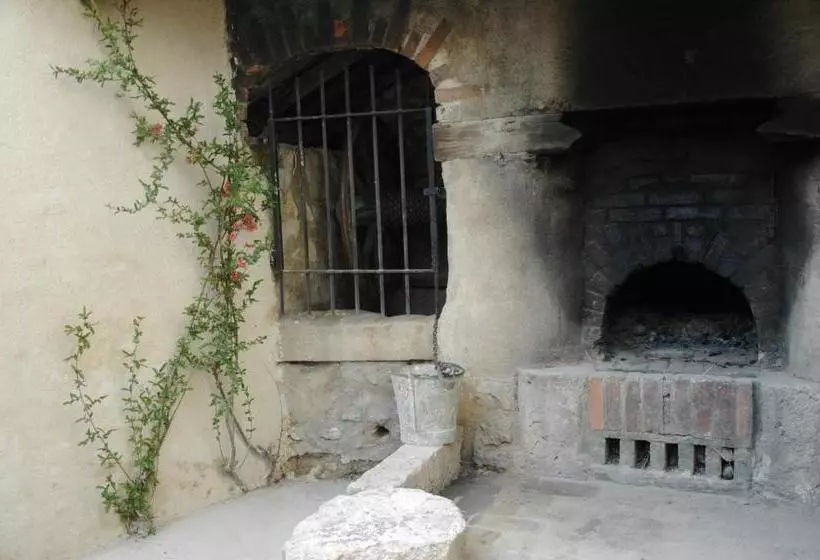 پانسیون Aux Roses Tremières