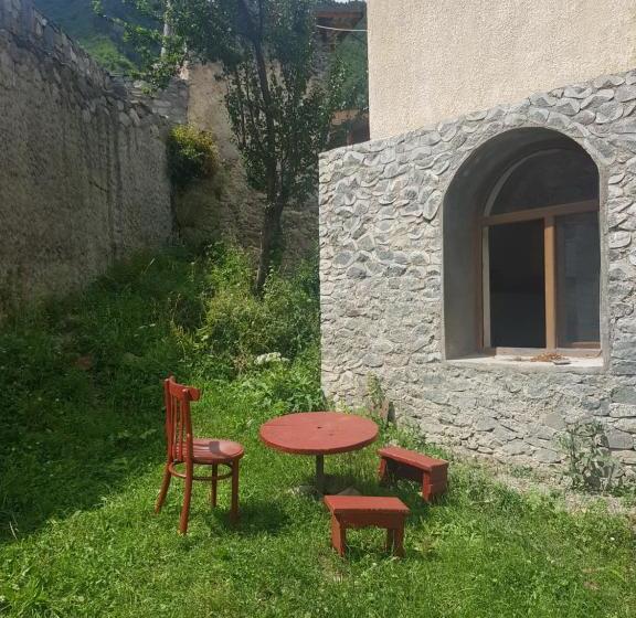 پانسیون Guest House Goshtela