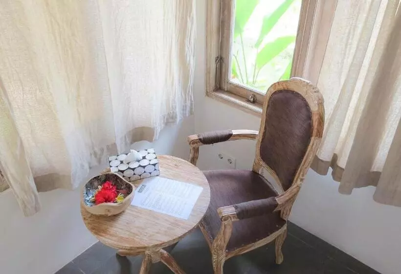 Retkeilymaja Sunhouse, Mandala Village