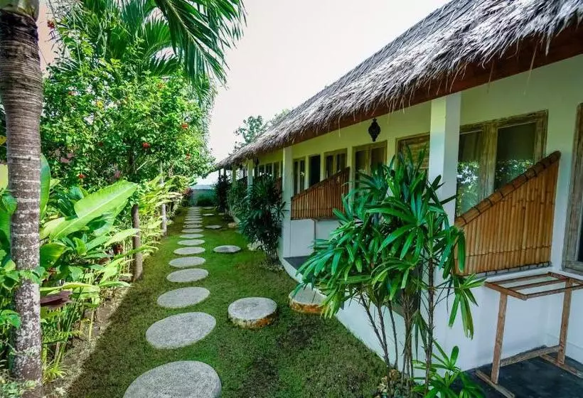 Retkeilymaja Sunhouse, Mandala Village