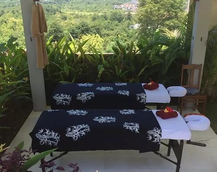 Retkeilymaja Sunhouse, Mandala Village