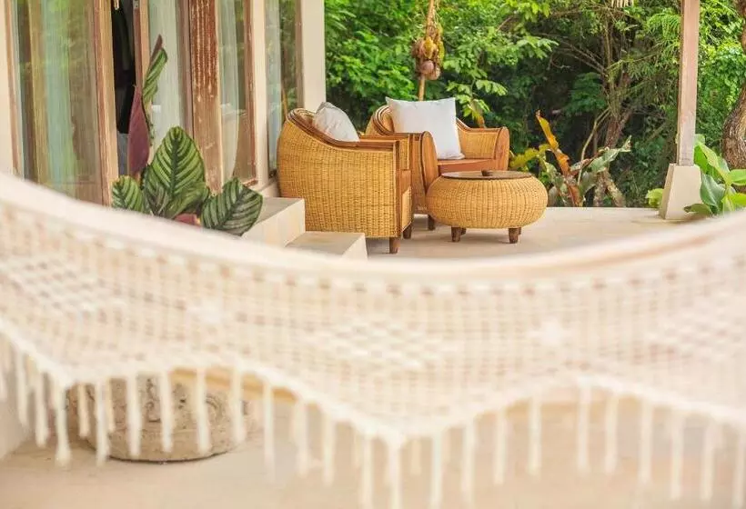 Retkeilymaja Sunhouse, Mandala Village