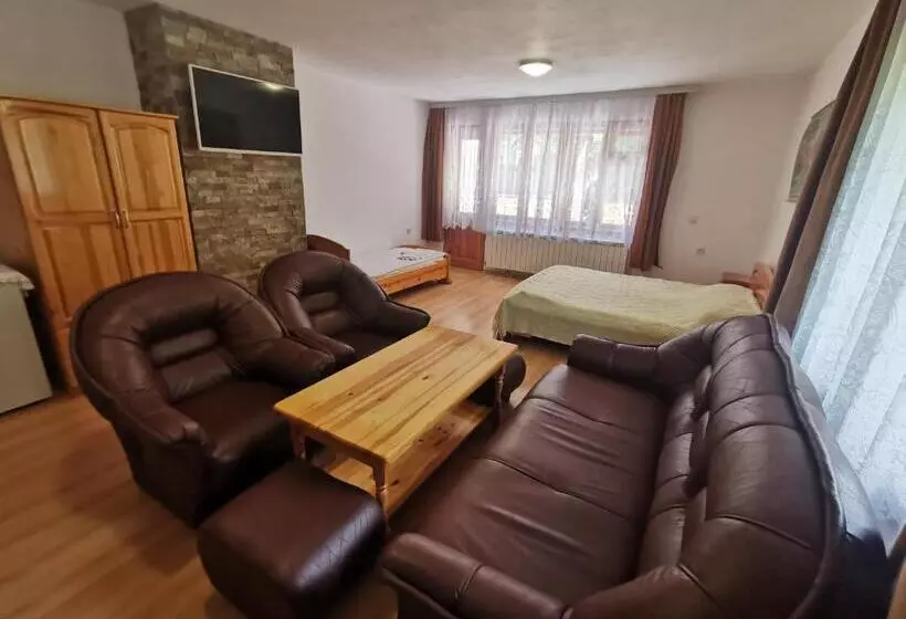 ペンション къща за гости марина ливада