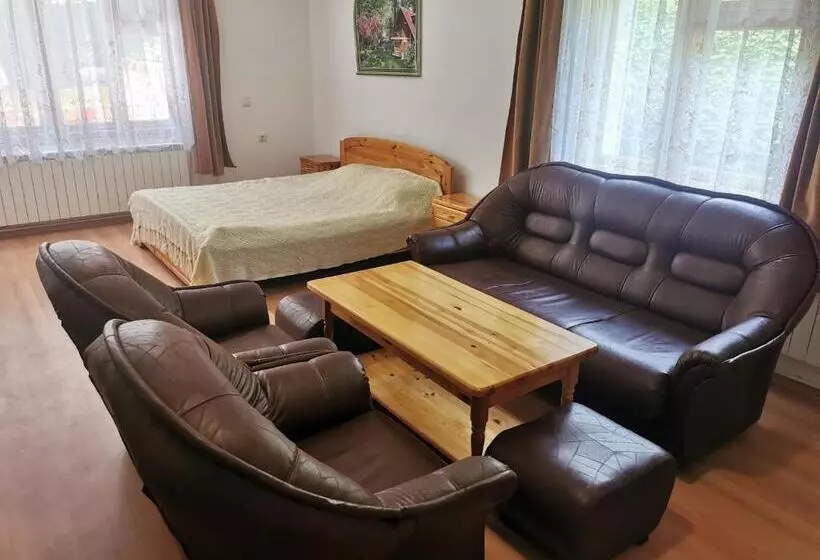 ペンション къща за гости марина ливада