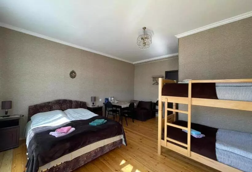 پانسیون Family Hotel 7 Sisters