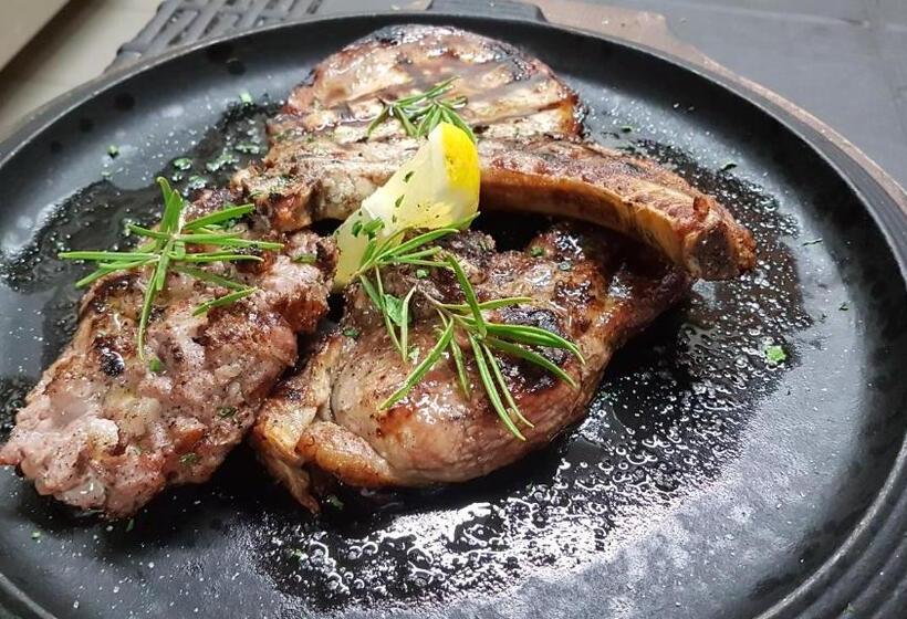 Отель Il Casale Della Regina