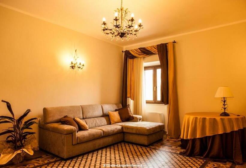 Отель Il Casale Della Regina