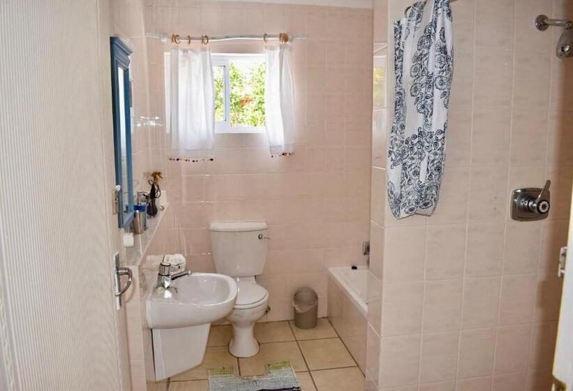 پانسیون The Green Palm Cottage