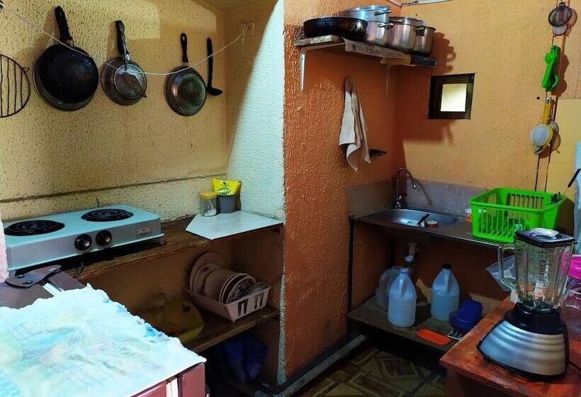 Panzió Hostal Latitud Ecuem