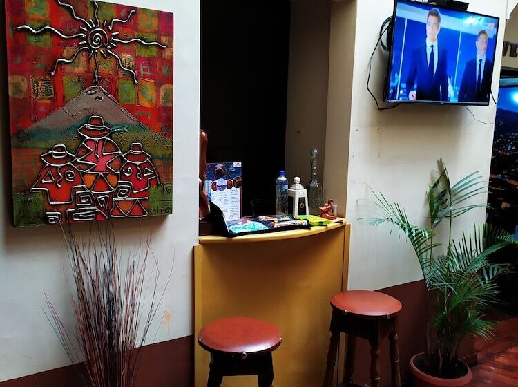 Panzió Hostal Latitud Ecuem