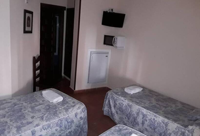 بنسيون Hostal Rocio