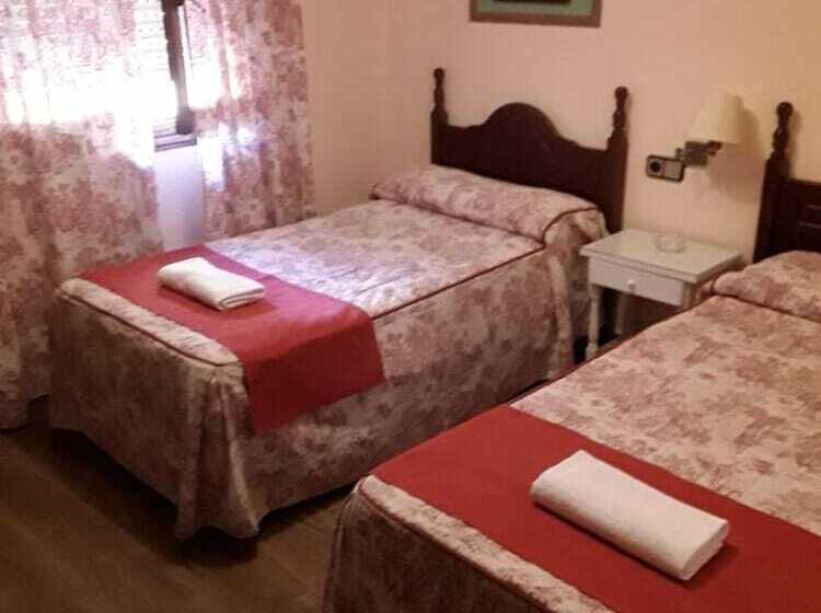 بنسيون Hostal Rocio