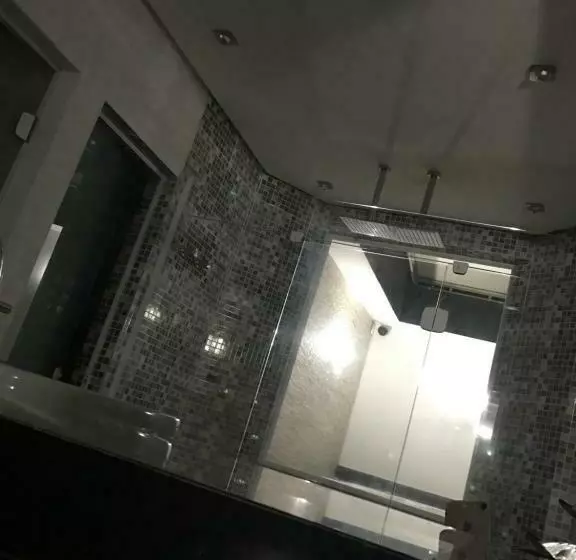 Luna Motel