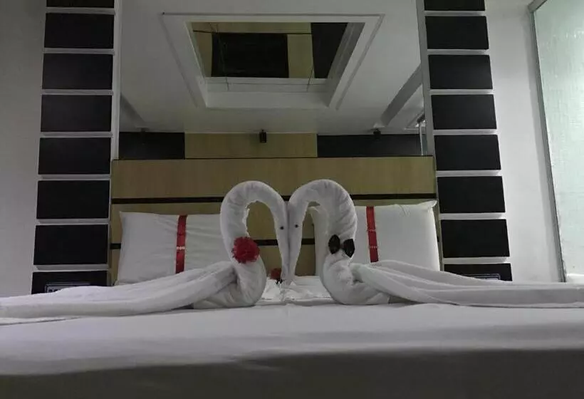 Luna Motel