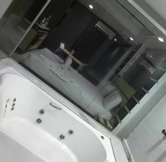 Luna Motel