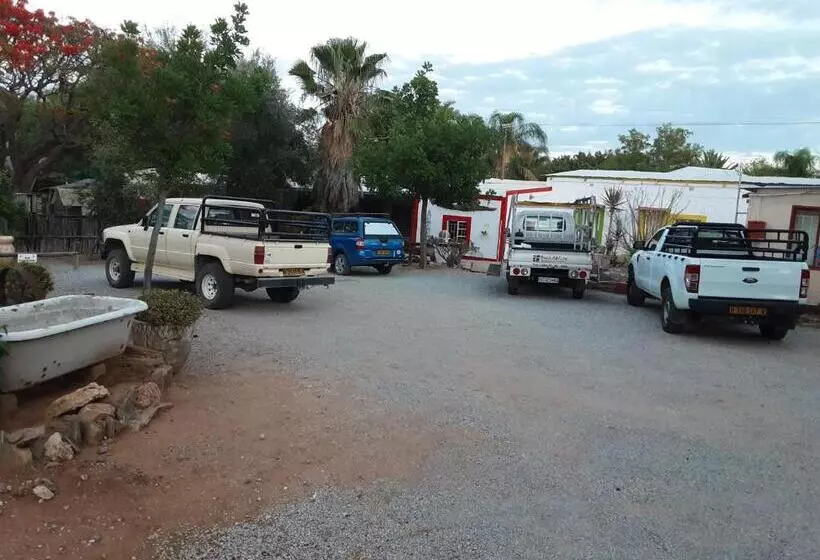 پانسیون Kai Oms Backpackers Lodge