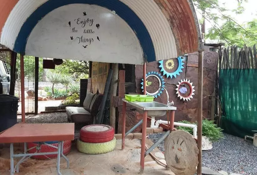 پانسیون Kai Oms Backpackers Lodge