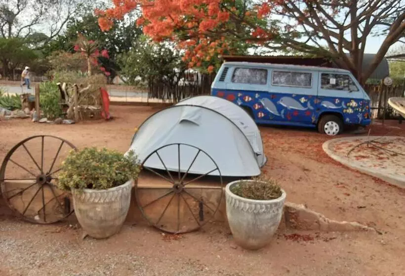 پانسیون Kai Oms Backpackers Lodge