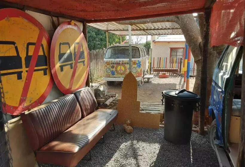 پانسیون Kai Oms Backpackers Lodge