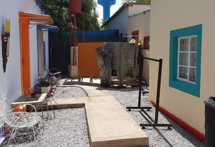 پانسیون Kai Oms Backpackers Lodge