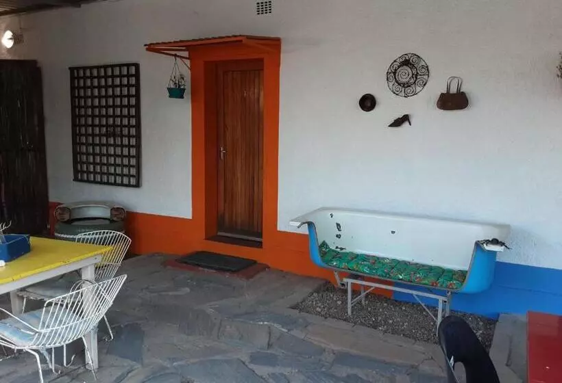 پانسیون Kai Oms Backpackers Lodge