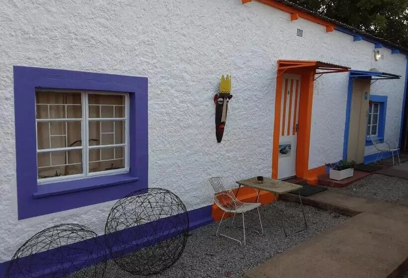 پانسیون Kai Oms Backpackers Lodge