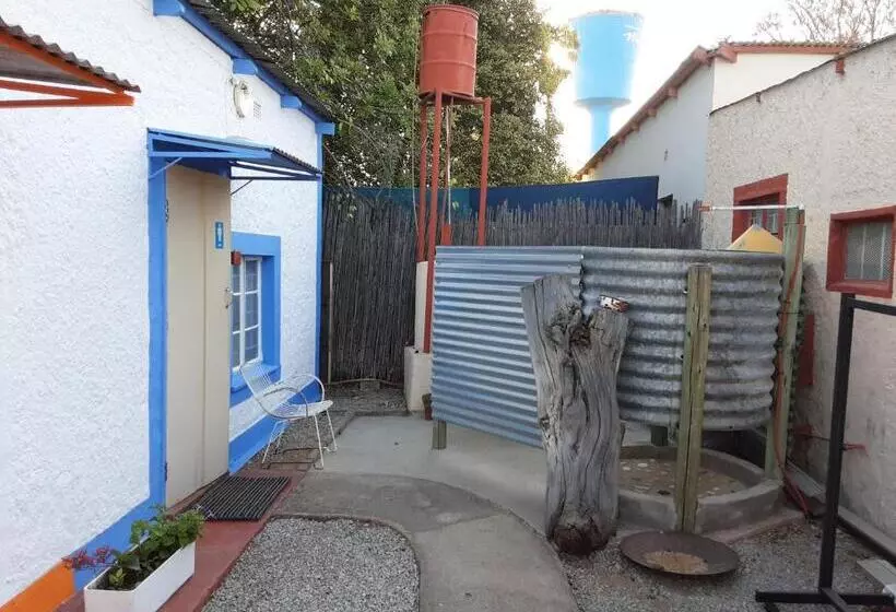 پانسیون Kai Oms Backpackers Lodge