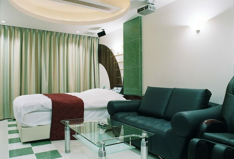 בית מלון כפרי C Love Adults Only