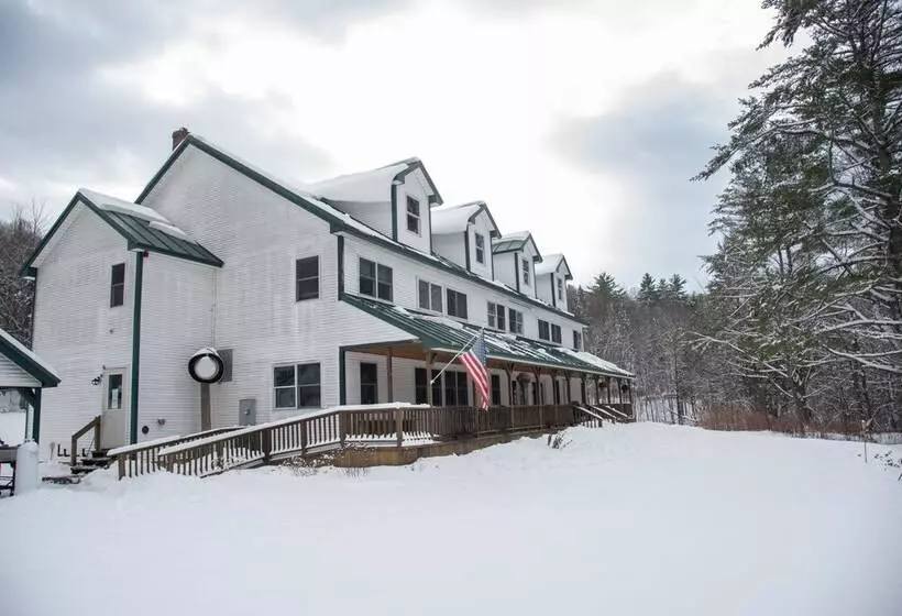 Retkeilymaja Inn By The River