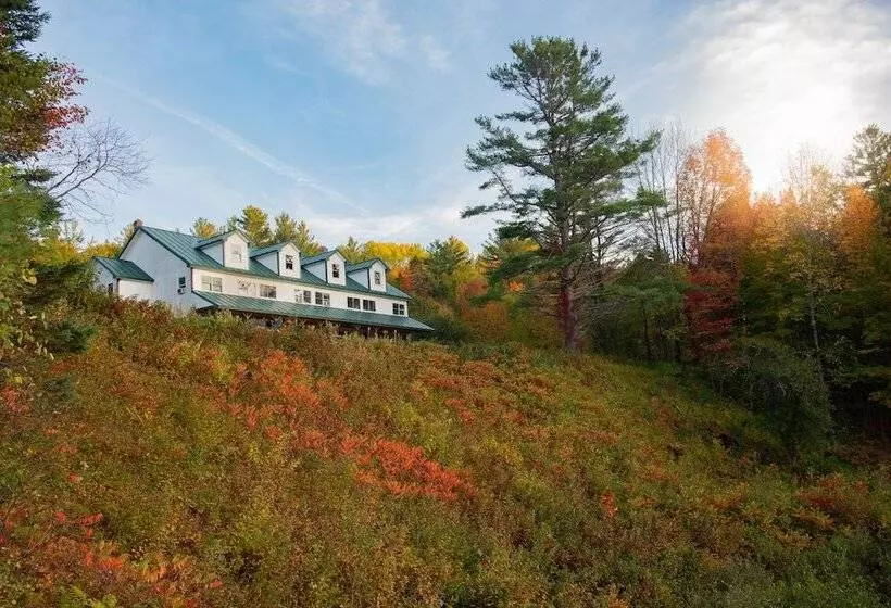 Retkeilymaja Inn By The River