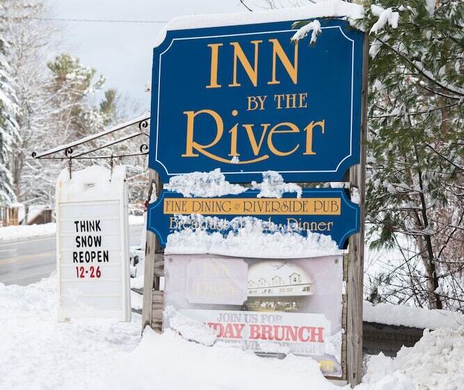 הוסטל Inn By The River