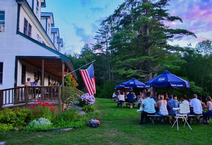 הוסטל Inn By The River