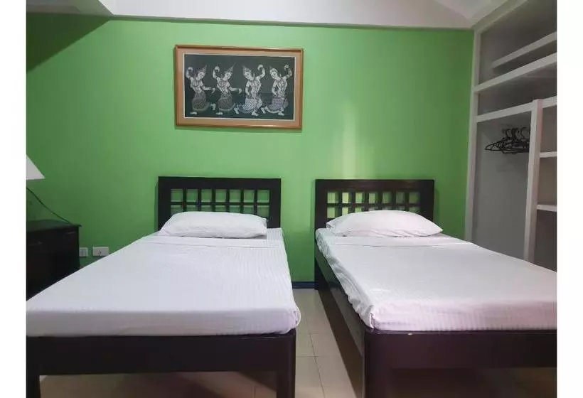 Hostel Saltimboca Tourist Inn