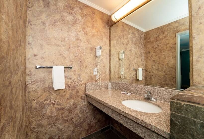 فندق على الطريق Royala Inn