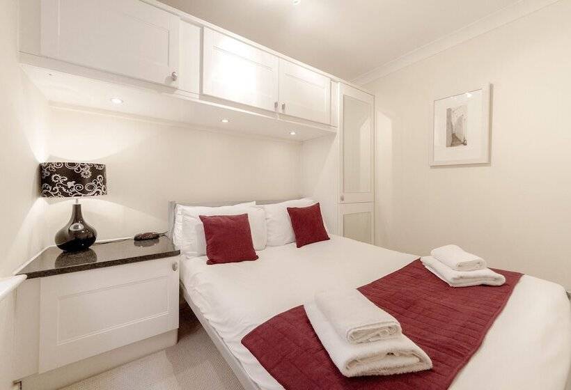 Roomspace Apartments  Royal Swan Quarter