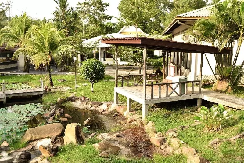 پانسیون Qi  And Club