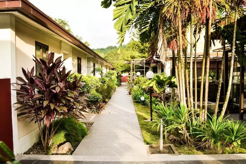 پانسیون Qi  And Club