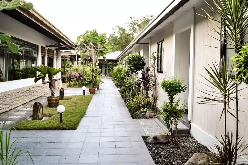 پانسیون Qi  And Club