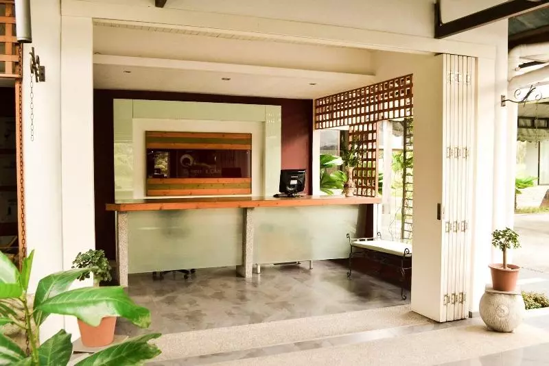 پانسیون Qi  And Club