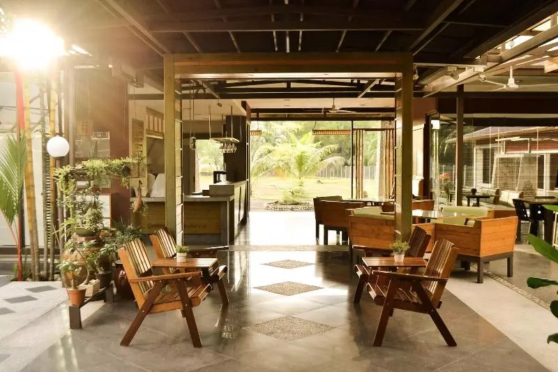 پانسیون Qi  And Club