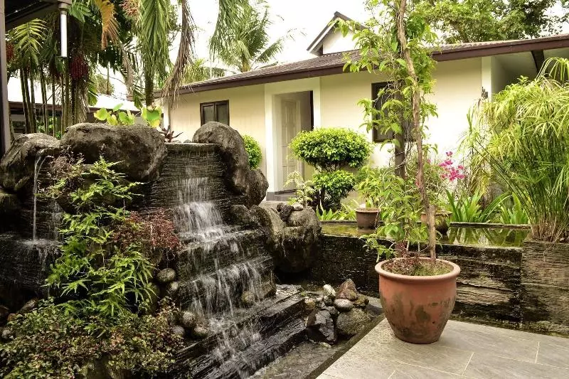 پانسیون Qi  And Club