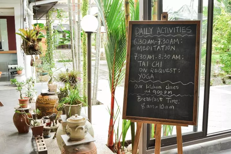 پانسیون Qi  And Club