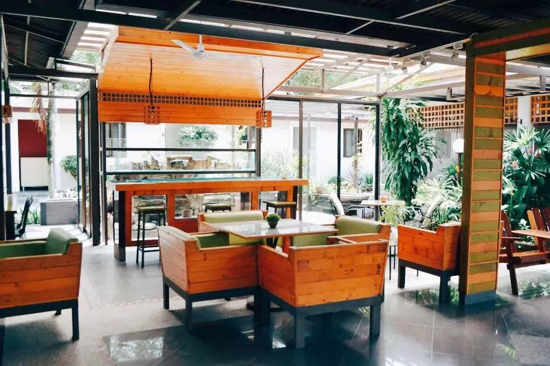 پانسیون Qi  And Club