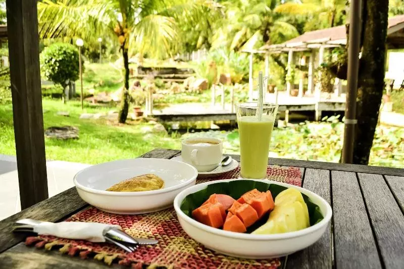 پانسیون Qi  And Club