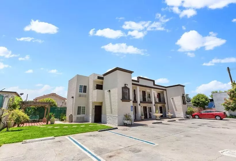 Hotelli Le Blanc Inn & Suites