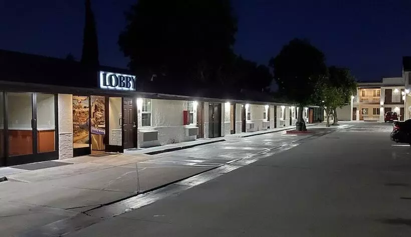 Hotelli Le Blanc Inn & Suites