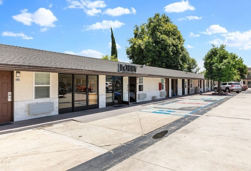 בית מלון כפרי Le Blanc Inn & Suites