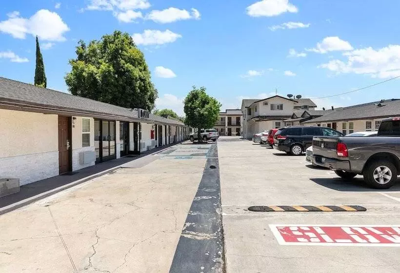 Hotelli Le Blanc Inn & Suites