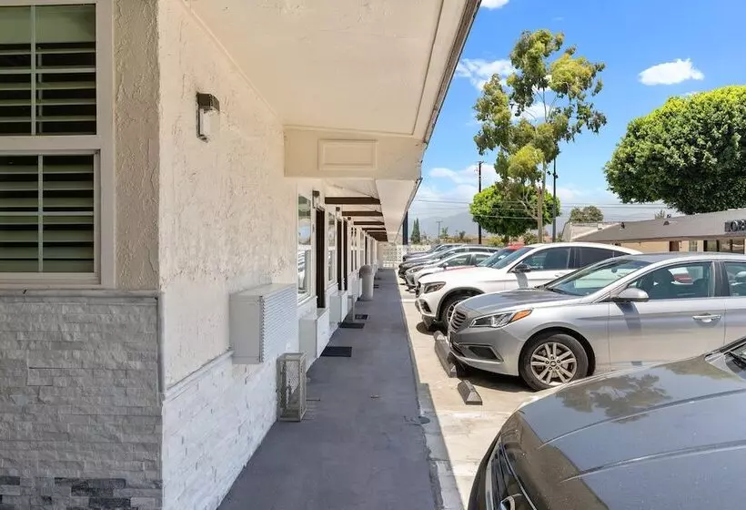 Hotelli Le Blanc Inn & Suites