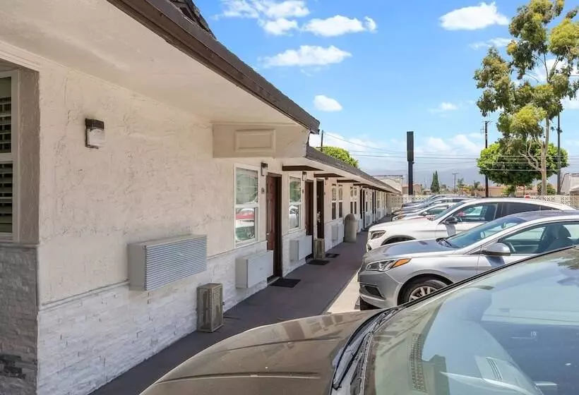 Hotelli Le Blanc Inn & Suites